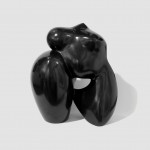Vénus Noire (2010) sculpture en graphite poli. Signé et numéroté 2/8. Note : « Hommage à Saarjie Baartman » h :36cm l :20 p :15cm 5000€