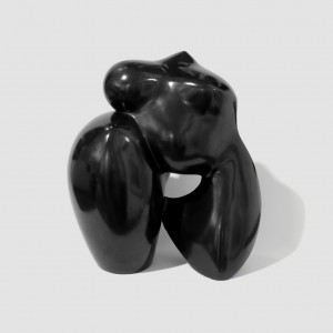 Vénus Noire (2010) sculpture en graphite poli. Signé et numéroté 2/8. Note : « Hommage à Saarjie Baartman » h :36cm l :20 p :15cm 5000E