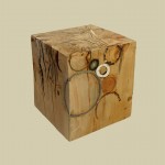 Cube. incrustations sur bois.        4900€